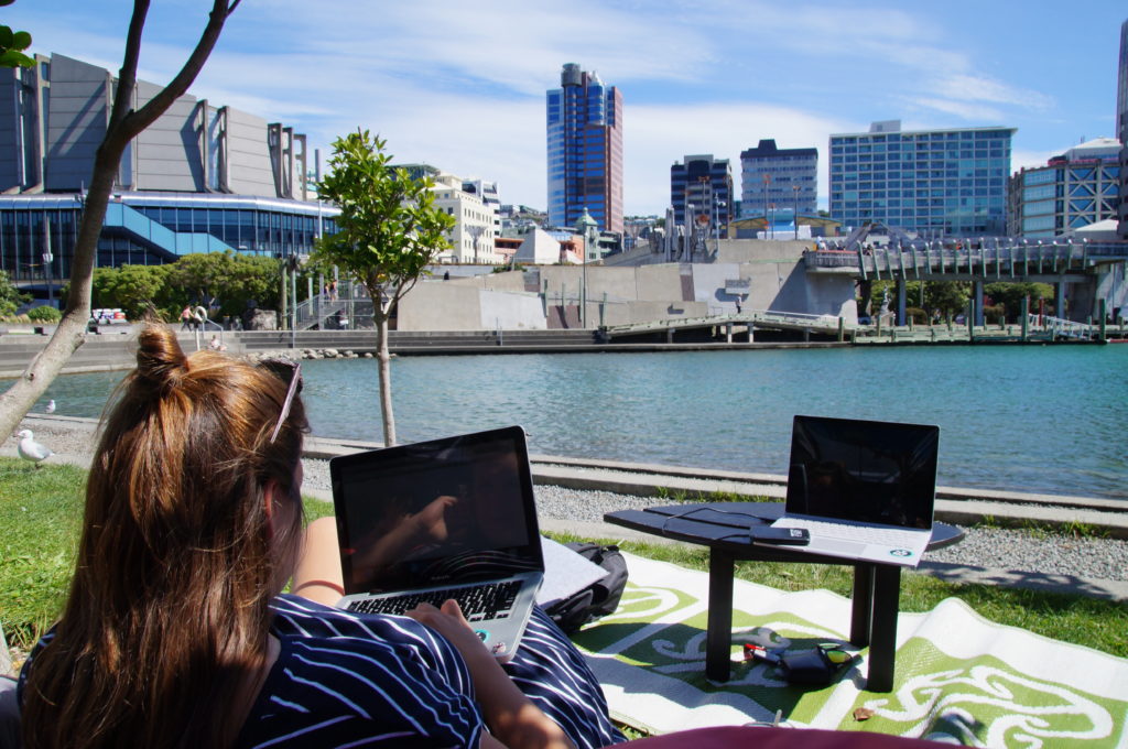 Arbeiten mit Blick auf die Stadt