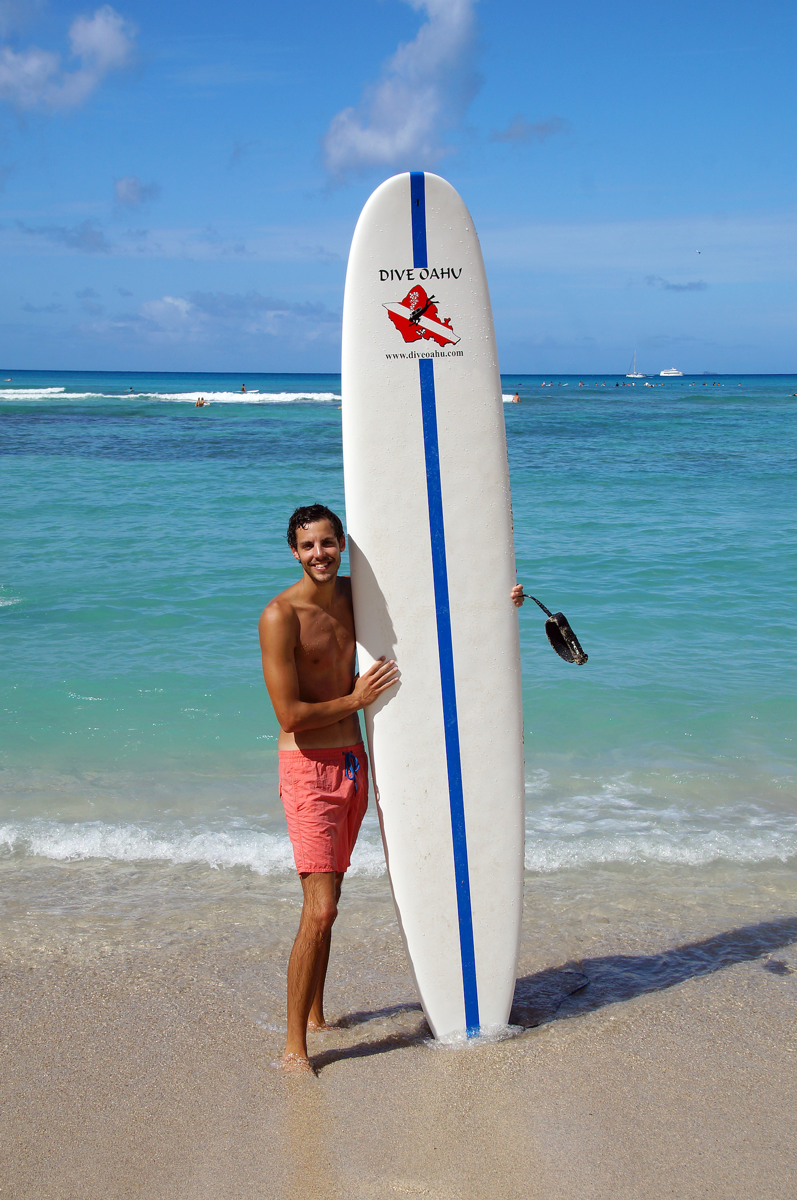 Manu mit Surfbrett